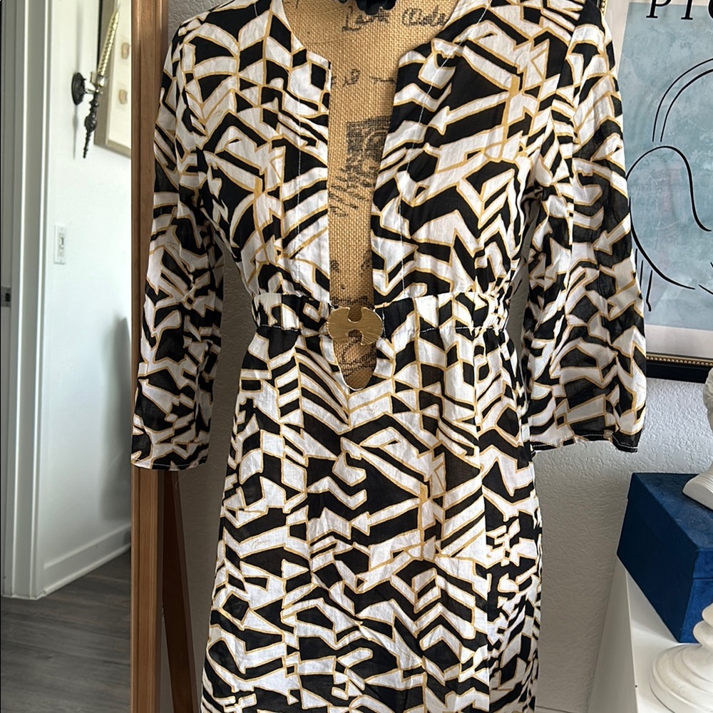 Chic Black and White Geometric Dress